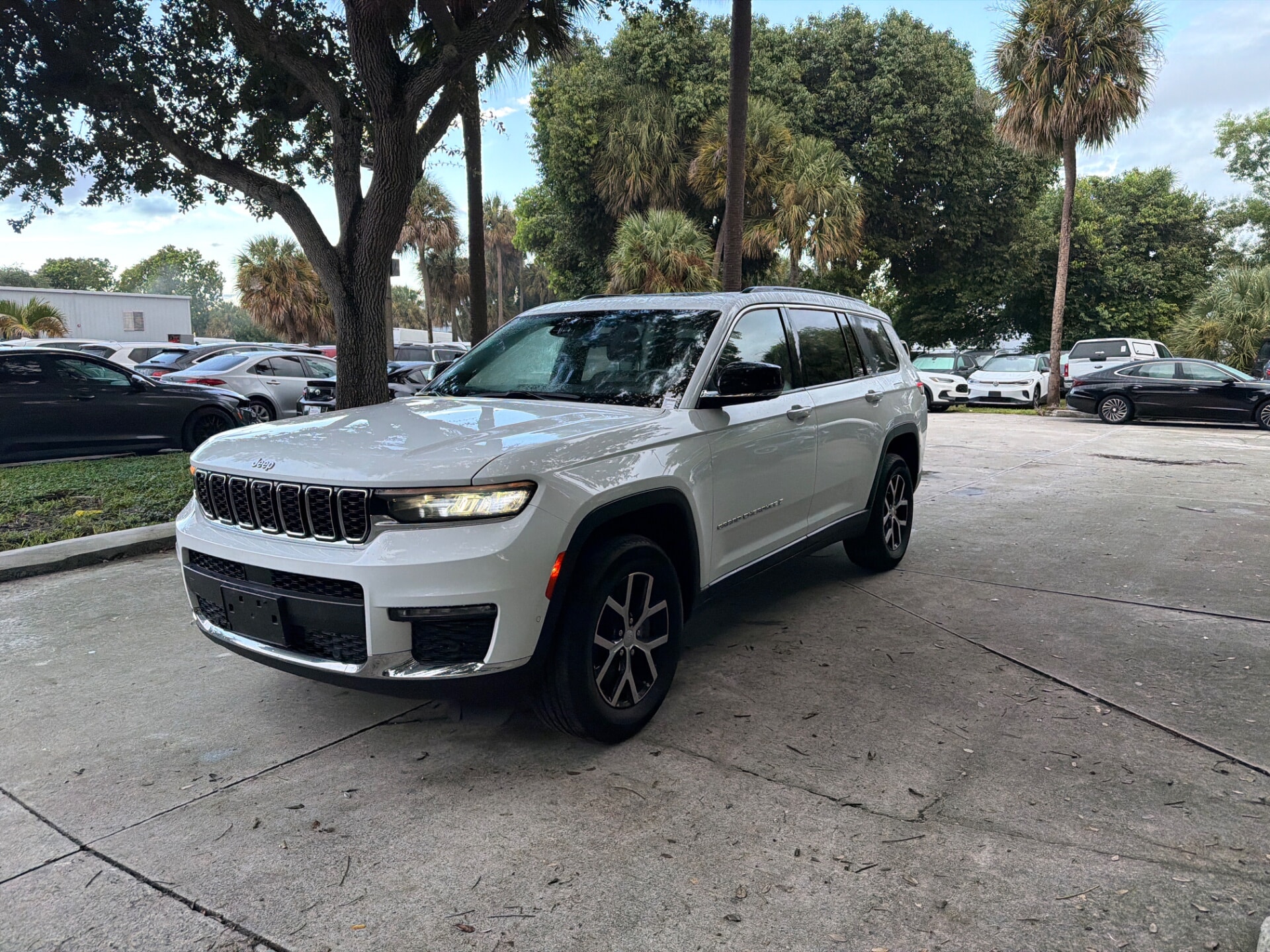 jeep grand cherokee l 2024 1C4RJKBG5R8527329 image jeep grand cherokee l 2024 1C4RJKBG5R8527329 image